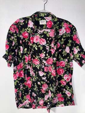 TUNEVUSE Regular Fit Short Sleeve Button Down Hawaiian Shirt Black Pink Floral X